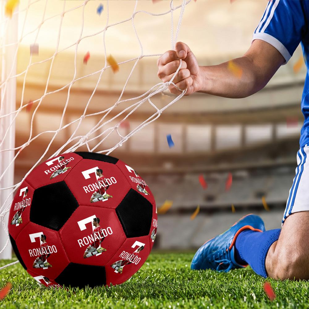 Un Pallone da Calcio Misura 5 Cucito a Macchina, Realizzato su Misura con la Tua Foto, Rende il Regalo Perfetto.