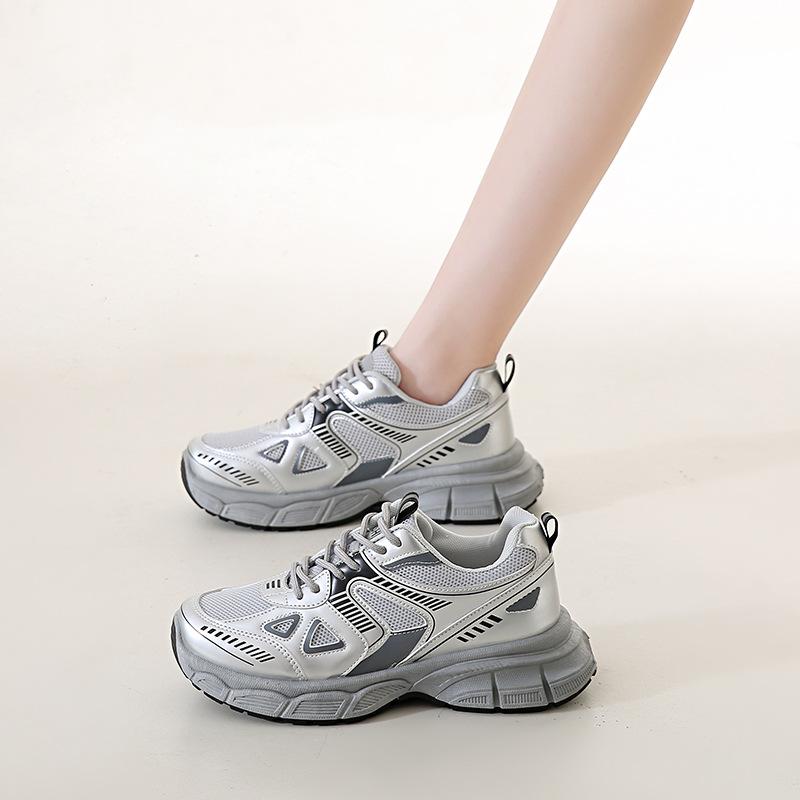 Hochwertige silberne Papa-Schuhe für Damen, neue Frühlingsschuhe mit dicken Sohlen, vielseitige Ins, trendige und leichte Freizeitsportschuhe
