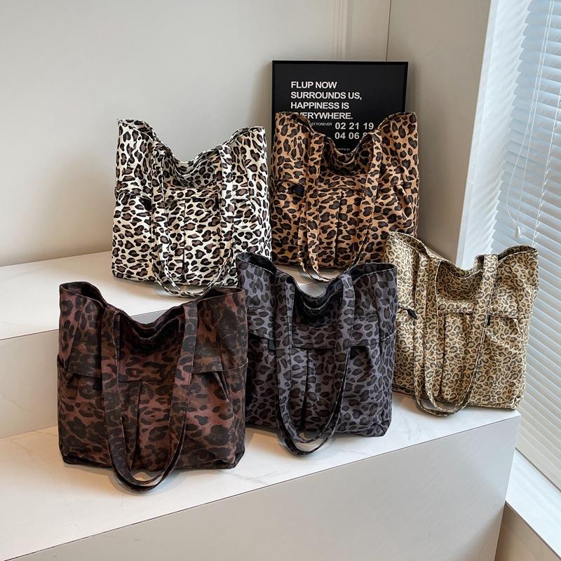Large Capacity Tote Bag Women's Lightweight Leopard Print Shoulder Bag