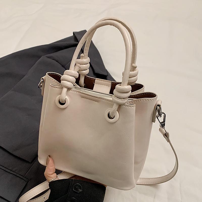 Trendy new products niche simplicity high sense Korean version sweet portable bucket bag versatile commuter foreign style messenger women's bag