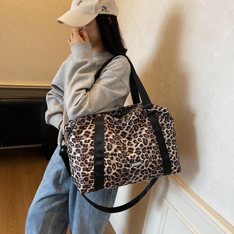 Large Capacity Women's Sports Fitness Bag Leopard Print Design Weekender Overnight Bag Portable Business Travel Bag