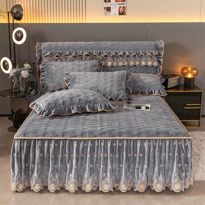 Colcha de veludo bordado Queen Size Capa de cama macia Inverno Grosso King Bed Skirt com 2 fronhas Roupa de cama para casa