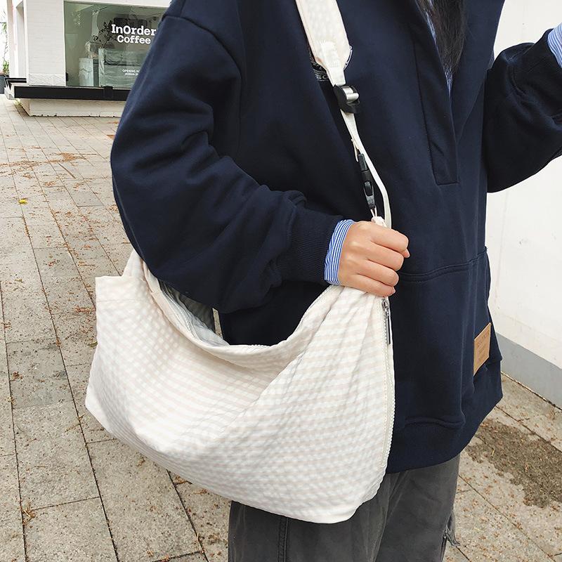 Large capacity dumpling bag messenger bag high sense new shoulder bag college student versatile summer bag women