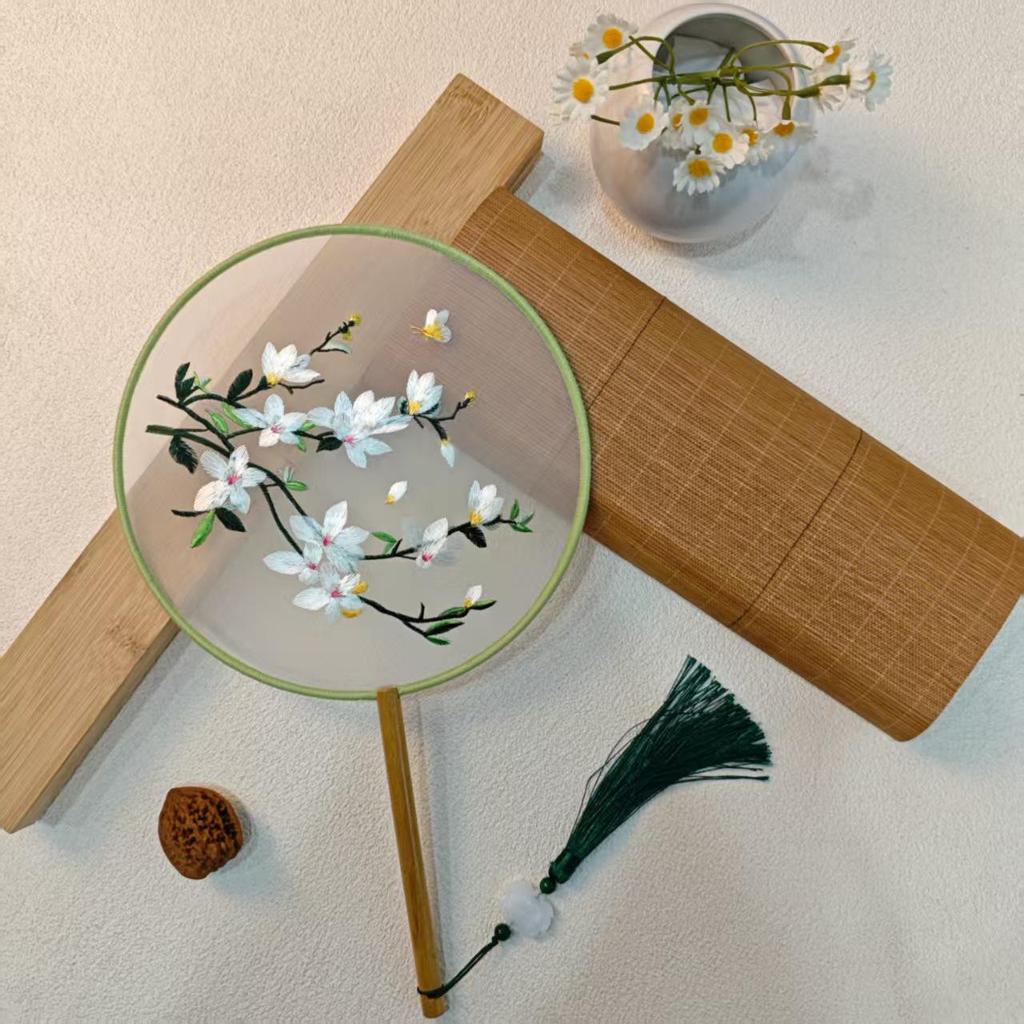 Klassischer doppelseitig bestickter Pfauenfächer - Traditionelles rundes Suzhou Hanfu Tanzaccessoire