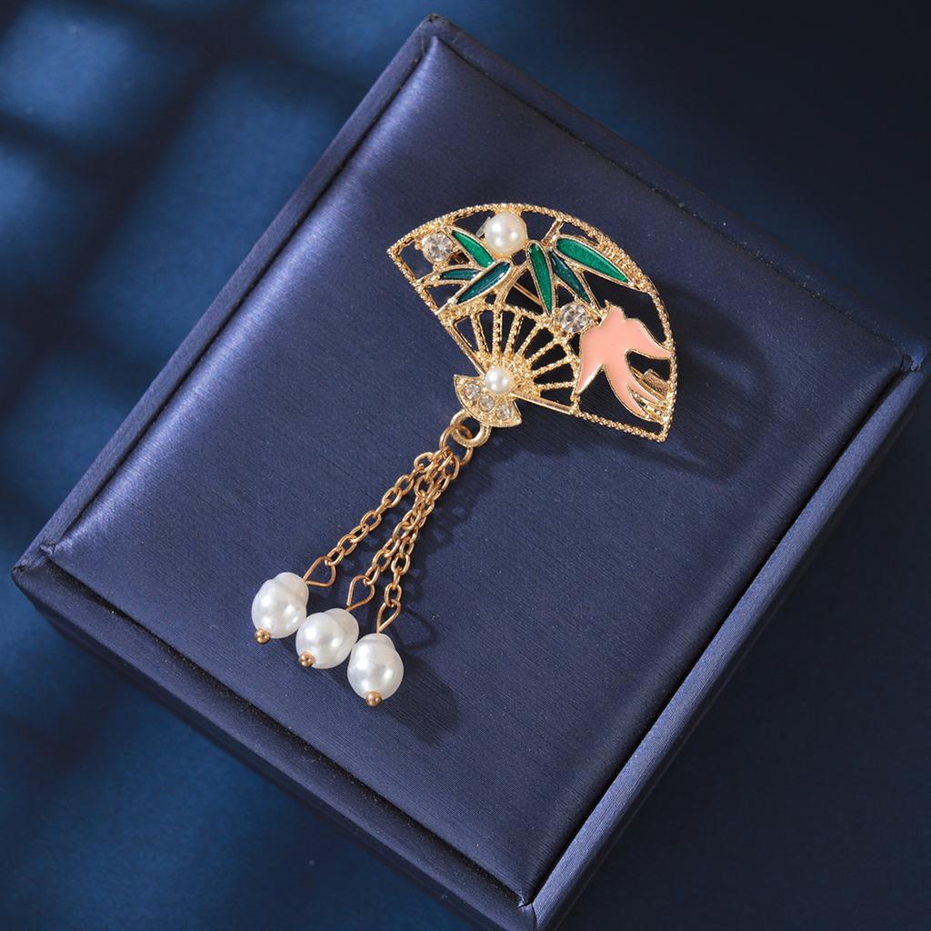 New Chinese Antique Fringed Fan Brooch Hollow Temperament Brooch High-End Fashion Autumn And Winter Coat Coat Accessories