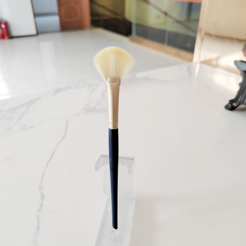 Brush Acid Skin Management Brush Highlight Brush Fan Brush Flat Small One Highlight Brush Soft-bristled Flash Powder Blush Brush