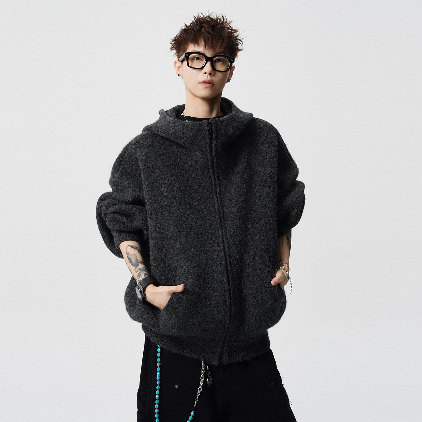 

Мужской американский серый вязаный кардиган-куртка с капюшоном и воротником-гольф - Тренд Зимы 2025 L чёрный