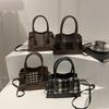 Plaid large-capacity woolen bag, the new casual autumn and winter simple commute fashion, foreign-style portable messenger bag tide