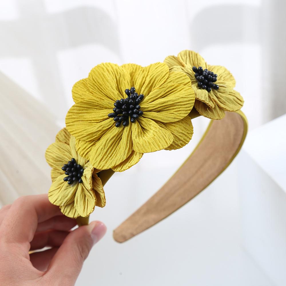 

Vintage Floral Headband Hair Clip Soft Fabric Flowers Elegant Accessory for Women and Girls Suitable for Various Occasions One Size
