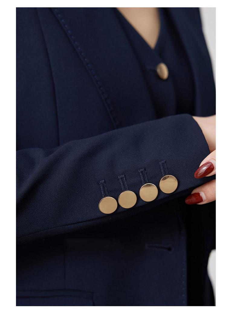 Marken exklusiv: Professionelles High-End Woll-Anzugset für Damen mit Weste und Micro-Flare-Hose für Herbst und Frühling