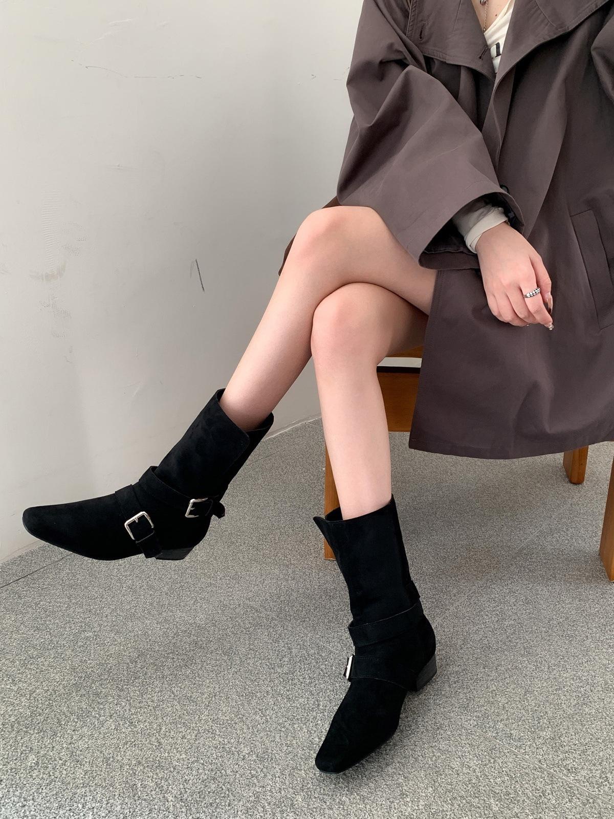 

Coarse heel retro suede skinny short boots women s shoes new autumn and winter brown Martin boots French western ankle boots 35 чёрный