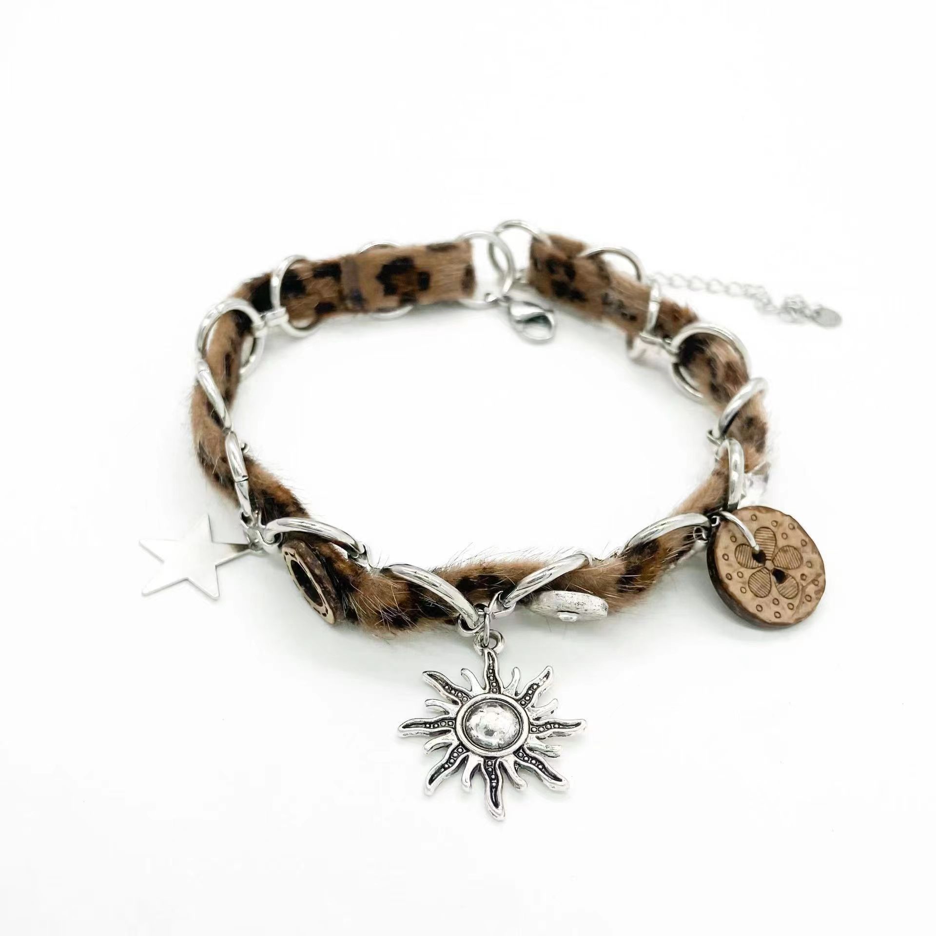 

Sunflower plush button necklace autumn winter merard brown vintage choker niche collarbone chain tide