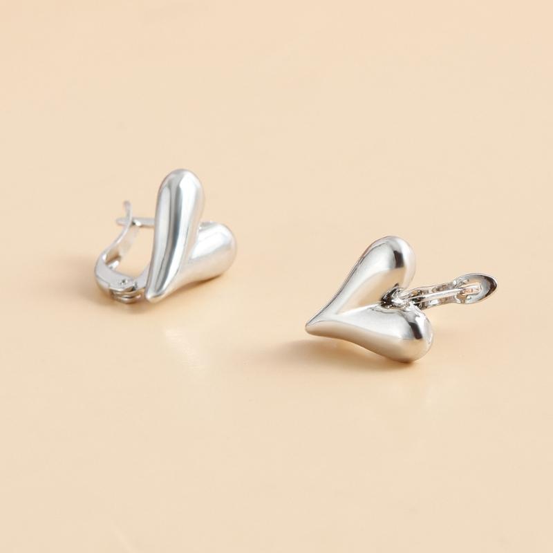 Heart Studs Earrings Creative Ear Accessory Heart Ear Studs Alloy Texture for Teens Youthful Fashion Lovers Present