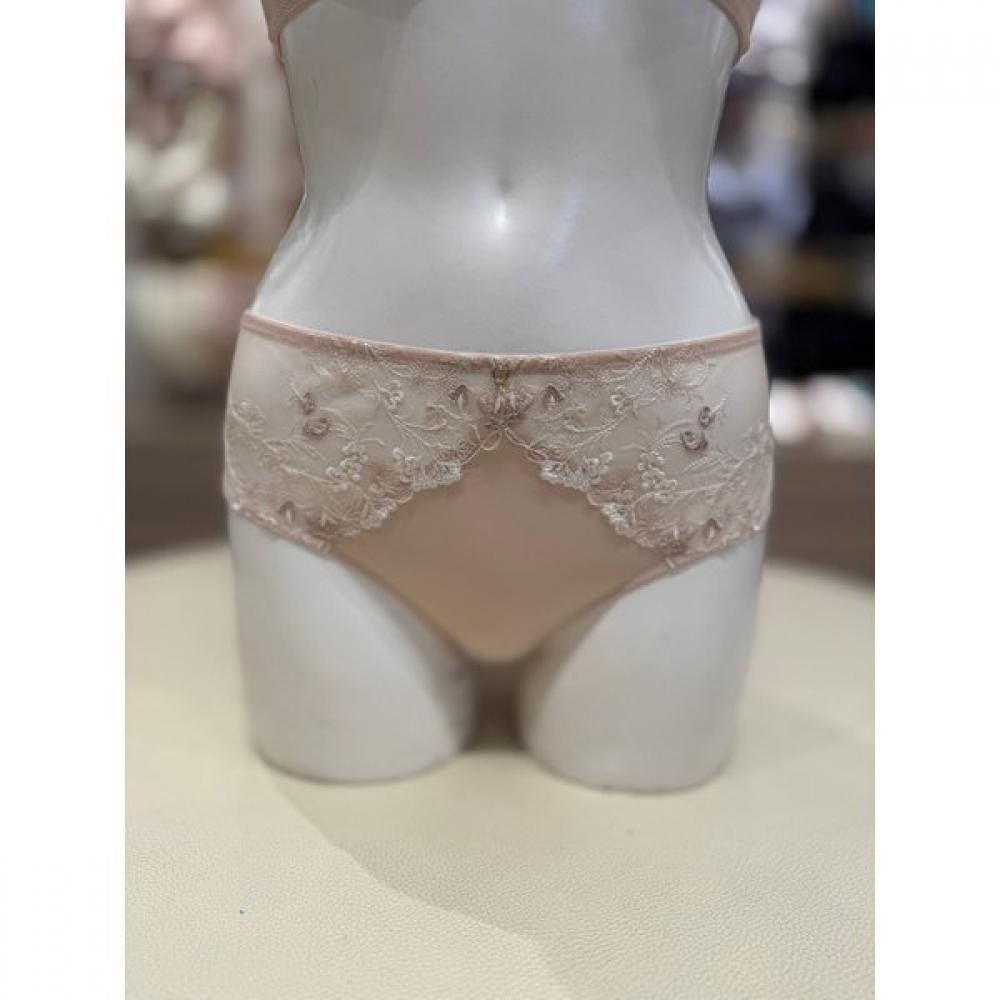 

Triumph Beige Sensual Spotlight Hipster Panty Tbdf87r2492nz 100