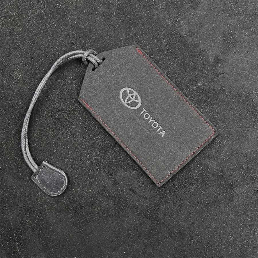 

Leather Car logo Key Case Cover Shell Key Fob Accessories For Toyota Crown Corolla Yaris Rav4 Camry Avensis Auris C-hr 86 Prius серый