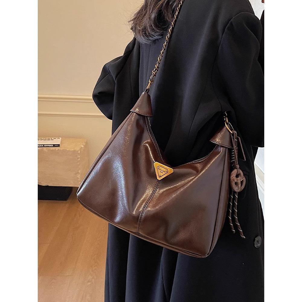 Simple casual dumpling bag women's winter new commuting large-capacity shoulder bag 2025 premium messenger bag