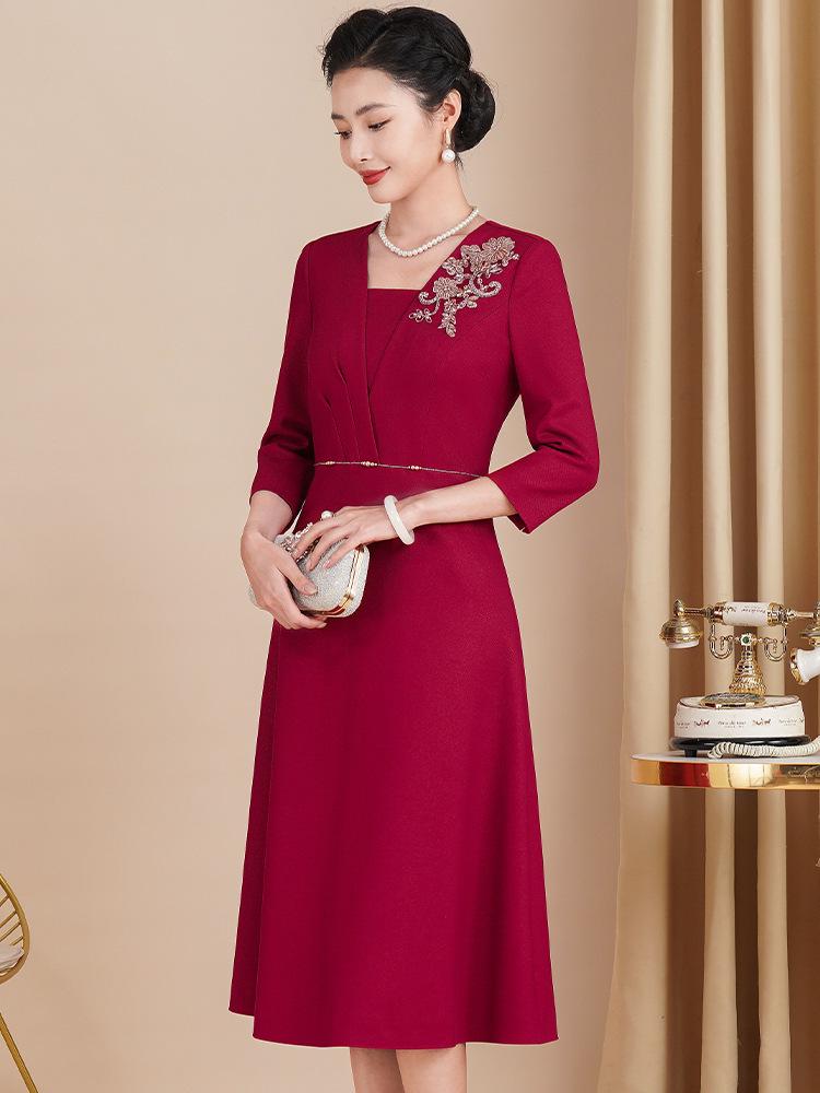 2025 Spring Wedding Formal Wear: Dignified Wine Red Dress for Mother of the Bride/Groom