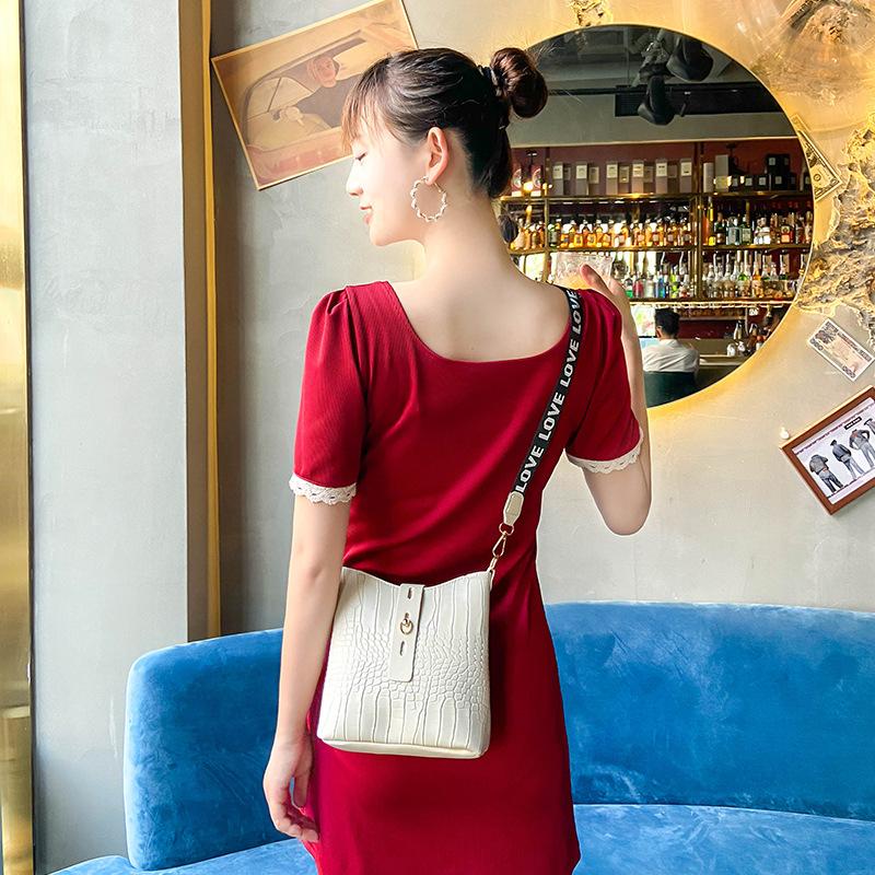 Lightweight Shoulder Bag for Commuting