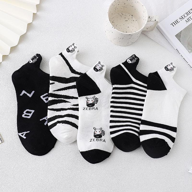 

2021 Spring/Summer Zebra Embroidery Women s Boat Socks - Preppy Style, Trendy 3D Heel, Korean-Inspired Short Socks One Size Fits All