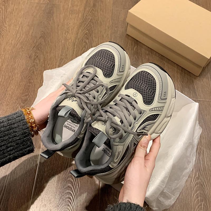 Red silver shoes women s spring 2025 new thick-soled versatile casual breathable lightweight sports shoes thick-soled 35 серый 2919₽