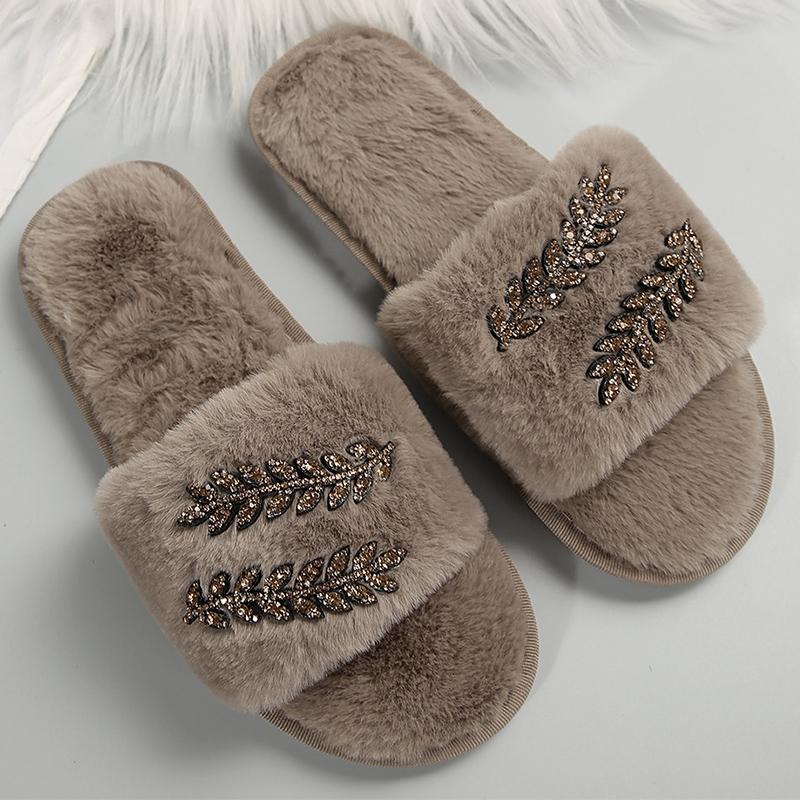 Fashion 2025 Winter Crystal Plush Slippers Women Light Non Slip Cotton Slippers Woman Indoor Faux Fur House Cotton Slides Female
