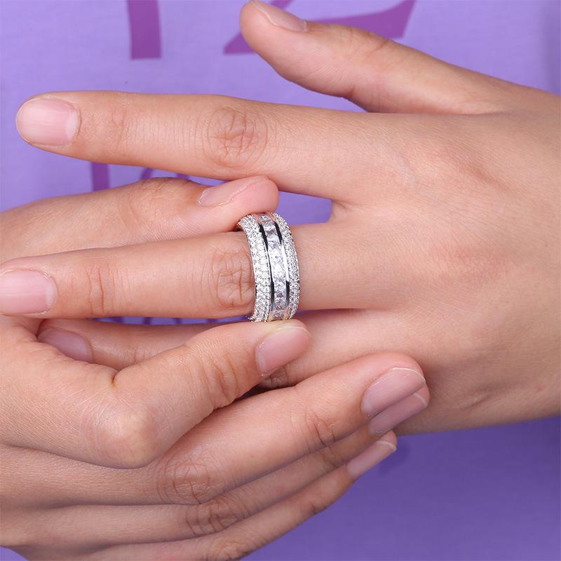 Herren Hip Hop Goldring mit quadratischen Zirkonia-Diamanten und fünfreihigem Design