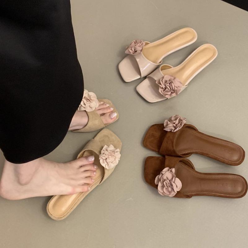 Ny stil av kilklackar Lågklackade skor Sandaler och Flip-flops