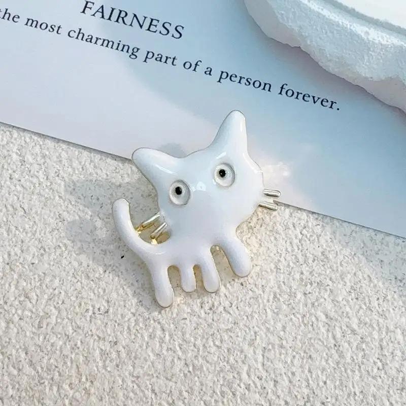 Green-eyed Cat Brooch Geometric Kitten Enamel Pin Lapel Pins Backpack Clothing Scarf Accessories Fashion Animal Jewelry Gift