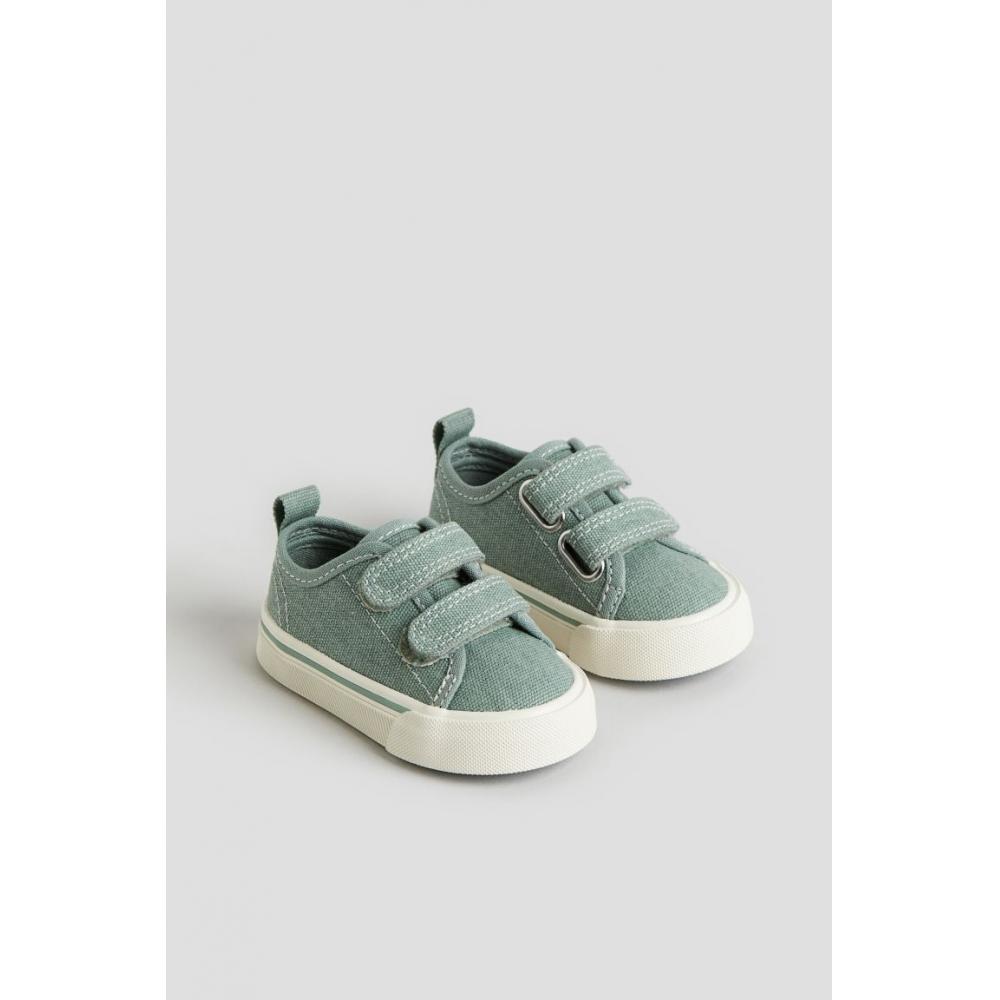 

Кроссовки HM из парусины пыльно-зеленого цвета