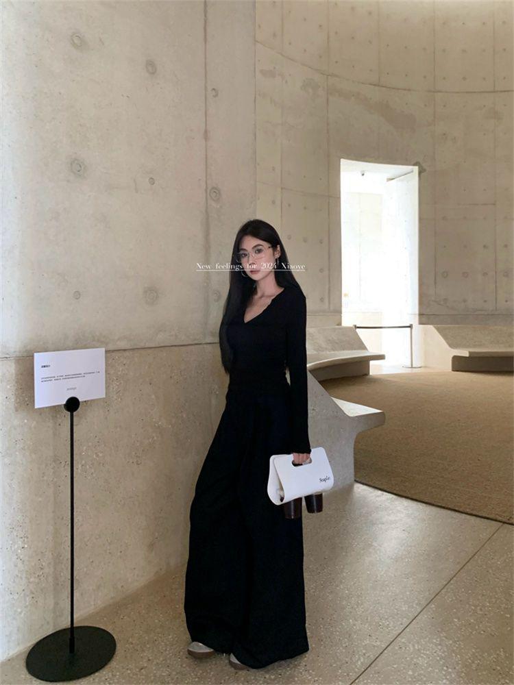 Pure Desire Spicy Girl V-neck White Long Sleeve Slim Fit Top: Women's Early Autumn Versatile Base Layer