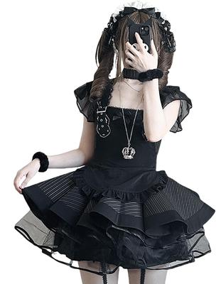 Kostium Cosplay Lolita Gotycka Retro w Czarne i Białe Paski z Falbankami, Krótki Rękaw. Schludny i Idealny do Kawiarni i Parków Rozrywki