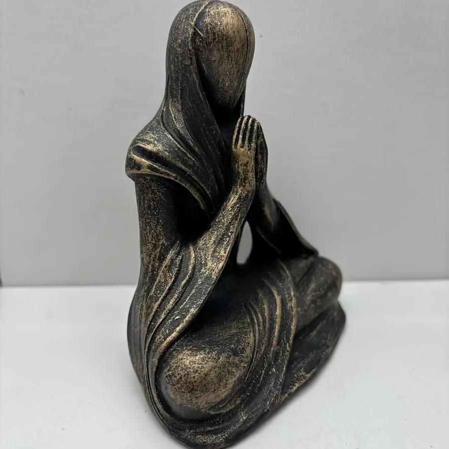 Alien Statue Meditation Yoga Alien Figure Resin Sculpture for Desktop Decor Home Indoor Outdoor Patio Lawn Yard Collectable Gift