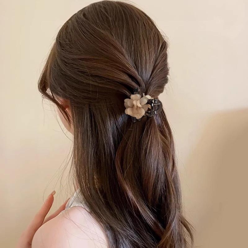 Exquisite Camellia Hair Clip: Elegant Shawl Accessory for Short Hair, Ideal for Stylish Half-Tie Looks and High-End Fashion.