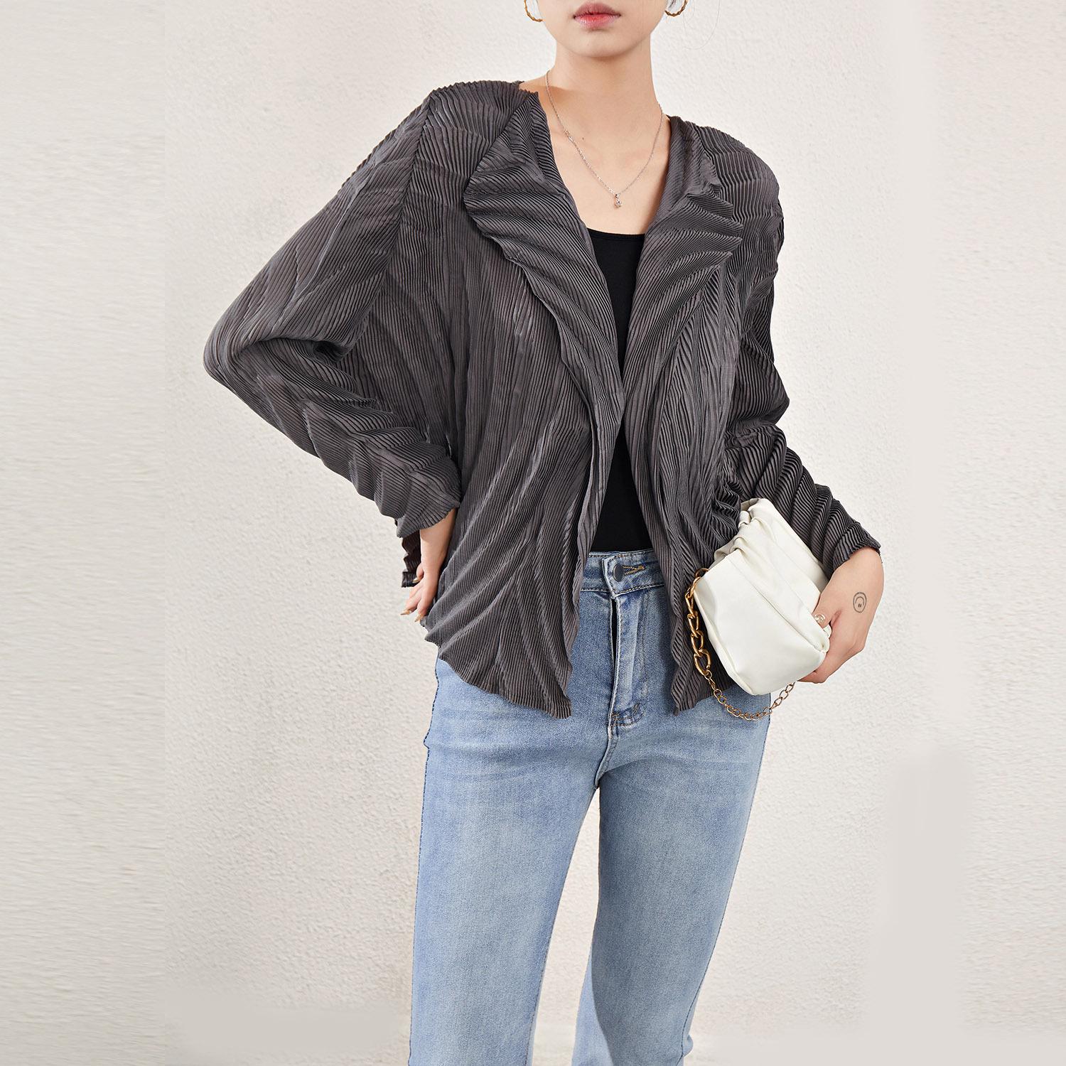 

Женская плиссированная куртка с длинными рукавами и воротником в японском стиле, со скрытыми пуговицами One Size (90-155) серый