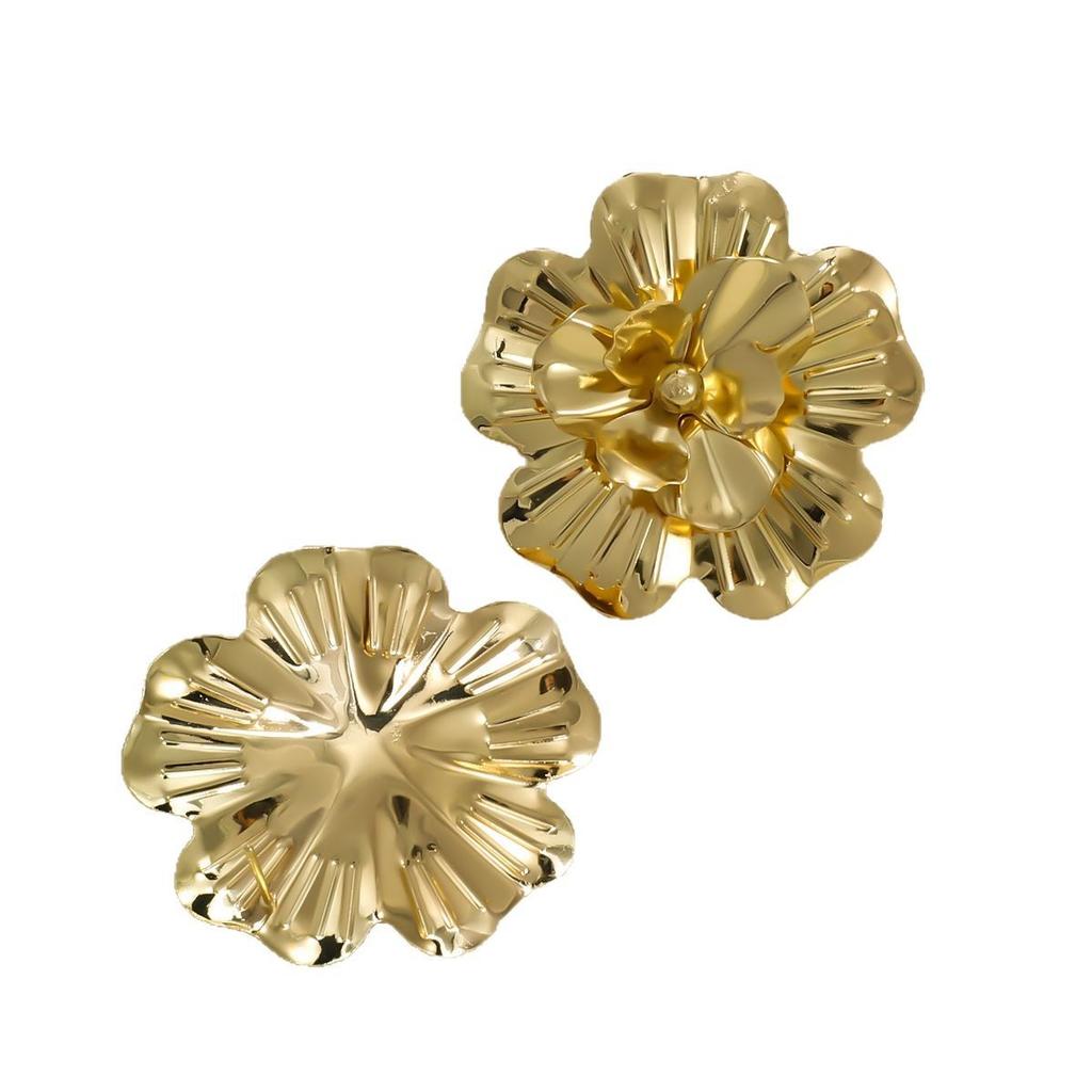 European and American high-end fashion commuter flower earrings women ins cold wind temperament retro stud earrings