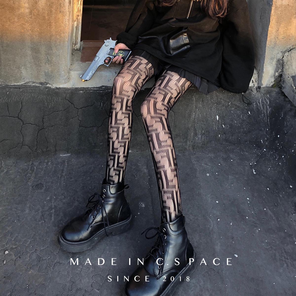 

Темные кружевные чулки в сетку с логотипом FF One Size чёрный