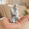 3D-gedruckte Skulptur-Figuren von Vater und Sohn, die sich umarmen, Matt-weiße Heim-Tischdekoration, Sentimentales Geschenk für Papa vom Sohn zum Vatertag,