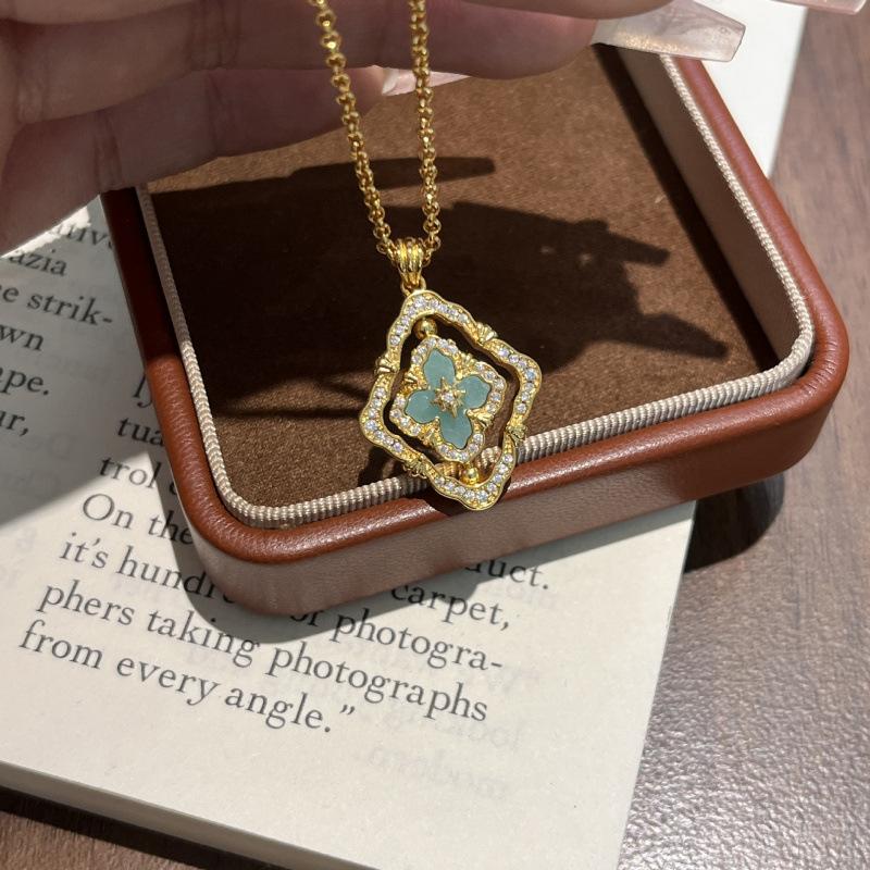 French Antique High-End Sense Versatile Rotating Double-Sided Four-Leaf Clover White Shell Necklace Light Luxury Design Court Style Collarbone Chain