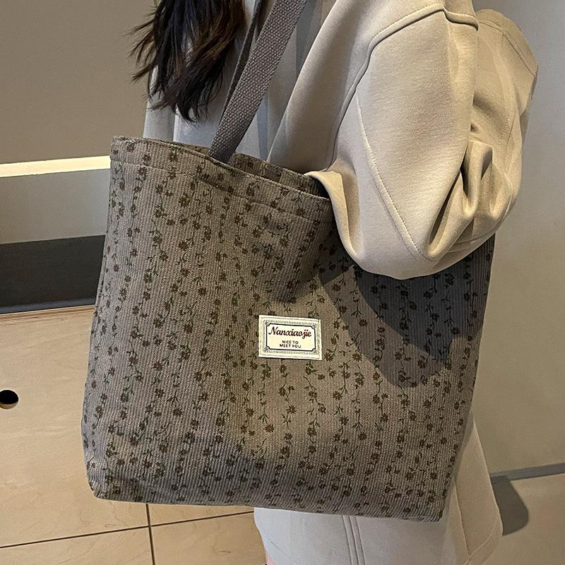 Premium Commuter Tote Bag Large Capacity New Niche One Shoulder Handbag for Women Versatile Mommy Bag