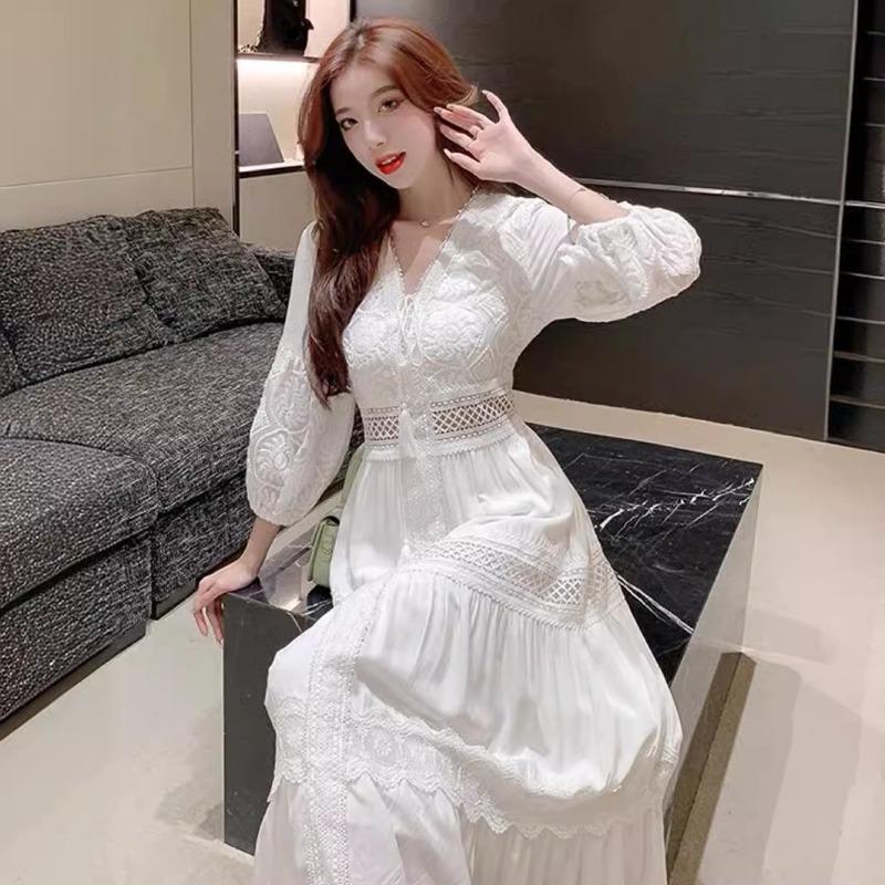 Spring and Autumn Ethnic Style New White Long-sleeved Lace Vacation Beach Dress V-neck Temperament Long Dress Super Fairy Dress Women