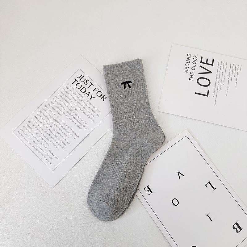 Women's Spring and Autumn New Embroidered Bowknot Mid-tube Socks Combed Cotton Women's Socks