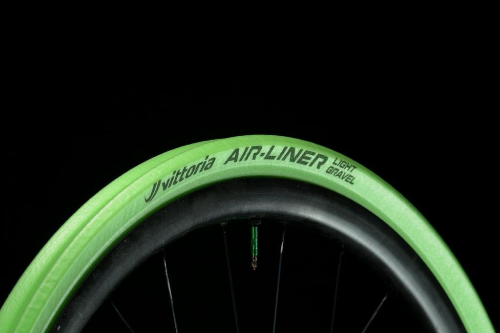 Vittoria Light Gravel 650B x Tubeless Valve Air-Liner 42/50mm (60mm) included.