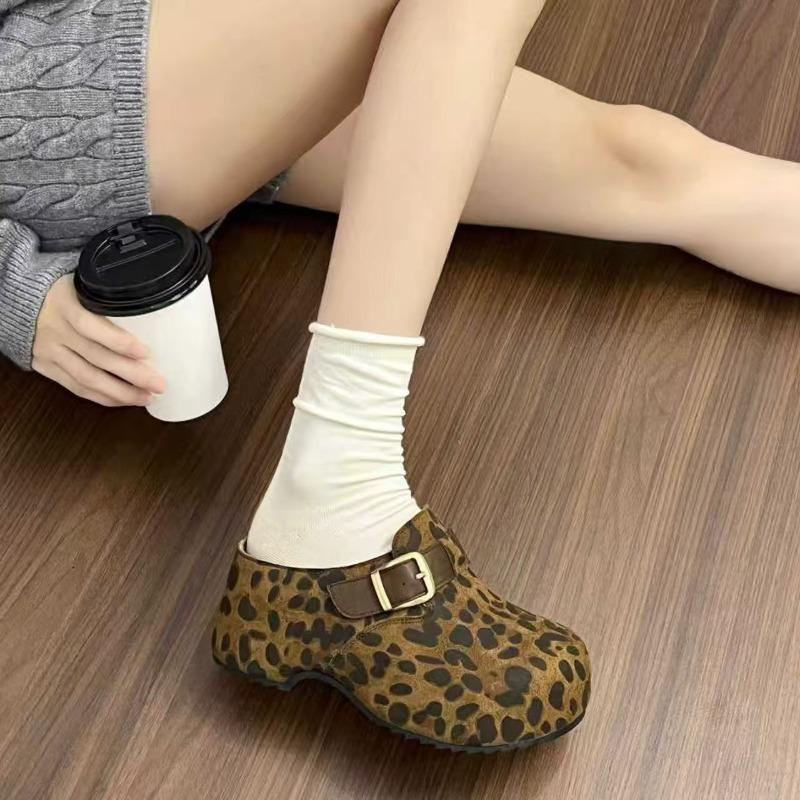 For The New Autumn and Winter Shoes, Wear Thick-soled Slippers with A Half-slipper Over The Toe