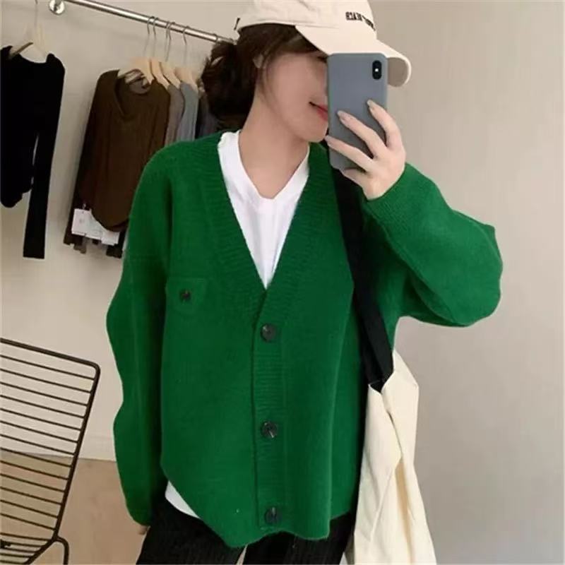 

Single-breasted knitted cardigan women s 2025 autumn and winter new design lazy wind loose solid color sweater jacket women one size fits all зелений