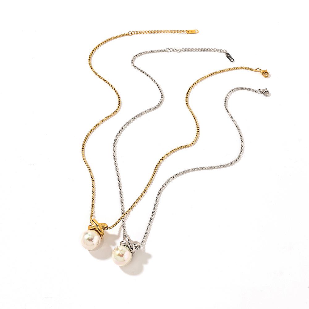 Collier pour femme Yingtai: Acier Titane Inoxydable avec Perle d'Imitation & Or 18k, Style Européen & Américain, Ne Se Décolore Pas, Finition Polie Fine.