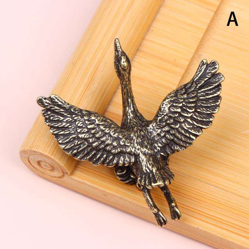 Elegant Brass Flying Crane Figurine Vintage Style Animal Home Decor Office Gift Detailed Feathers Comb Table Ornament Tea Pet