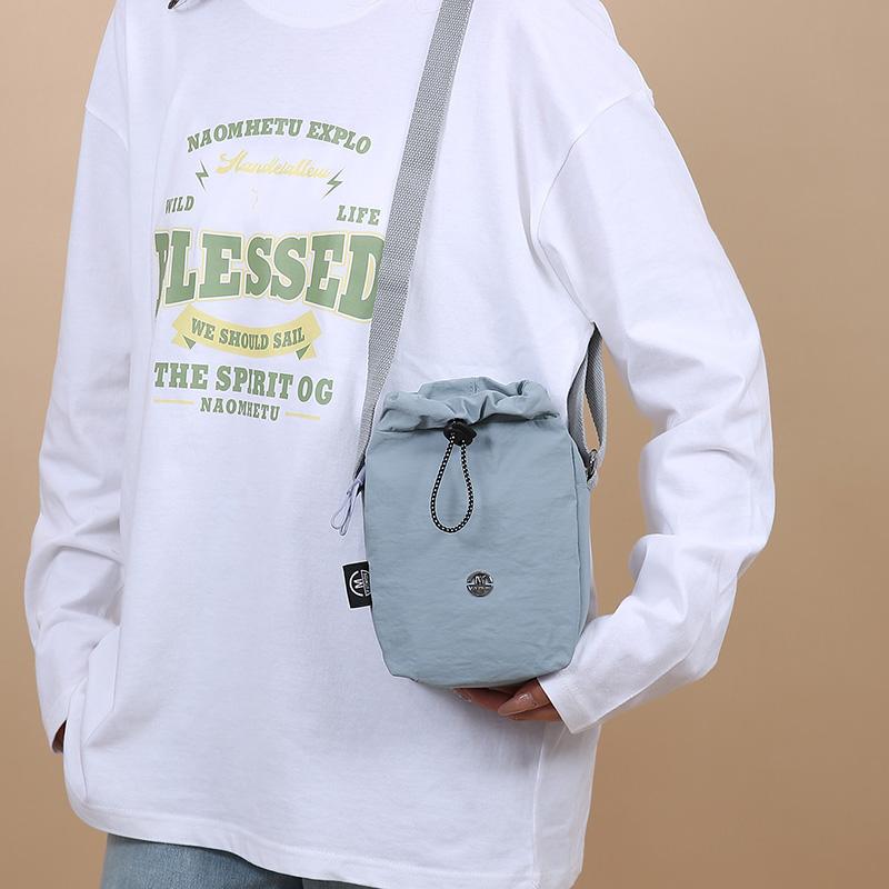 Commuter Kettle Shoulder Bag Women's Lightweight Outdoor Sports Mobile Phone Crossbody Bag Drawstring Small Square Bag