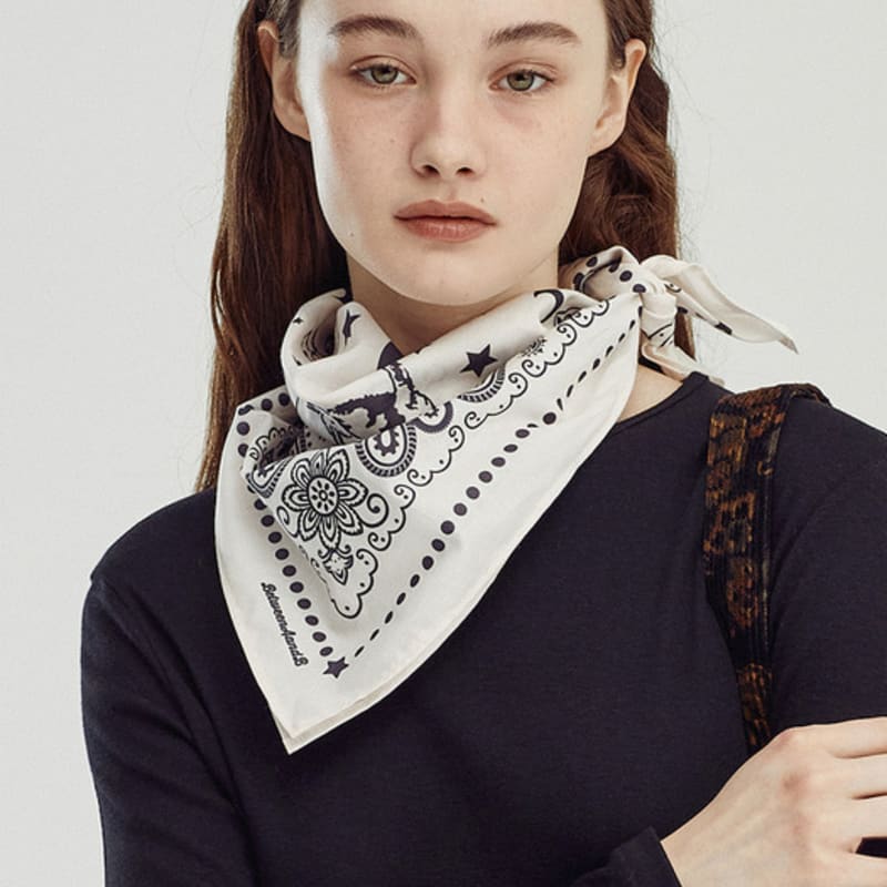 

Between A and B Moon Cat Bandana_IVORY ivory