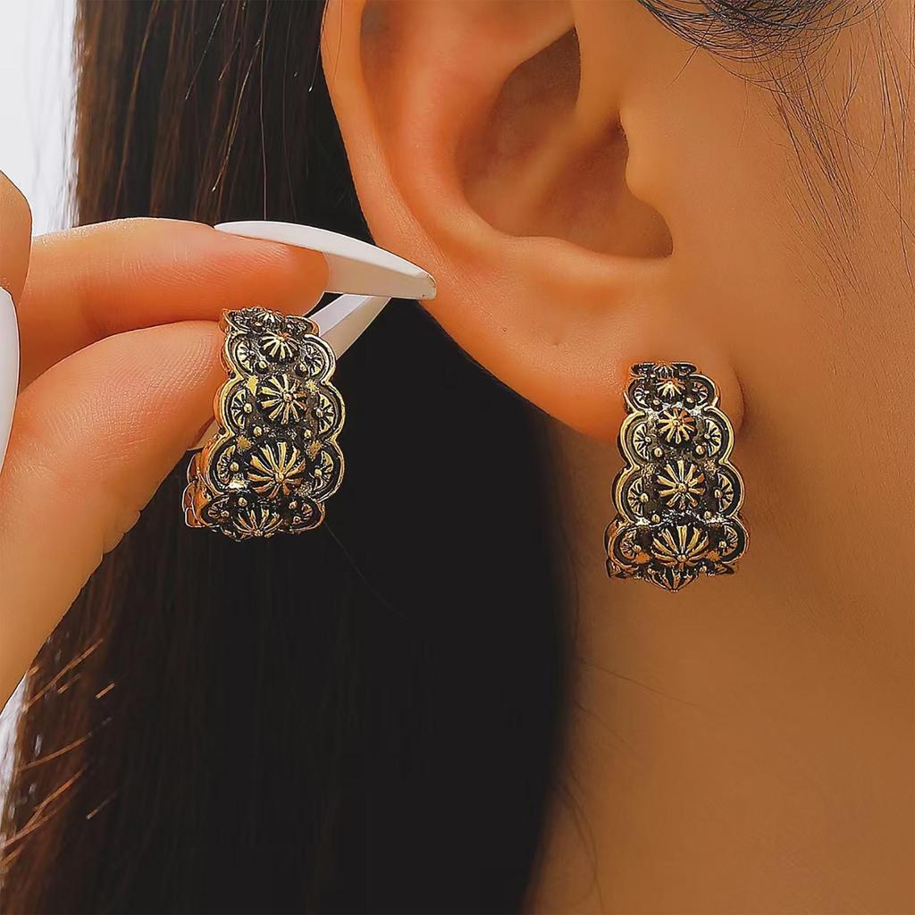 Retro Ethnic Style C Shaped Elliptical Carved Antique Earrings For Women