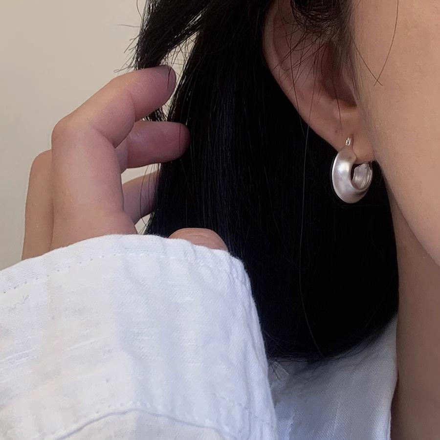 Retro Heavy Industry Frosted Earrings Mini Flying Saucer Shape Niche 100% Match Cold Wind Geometric Casual Daily Wear